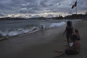 Hurricane Odile batters Mexico's Baja resorts