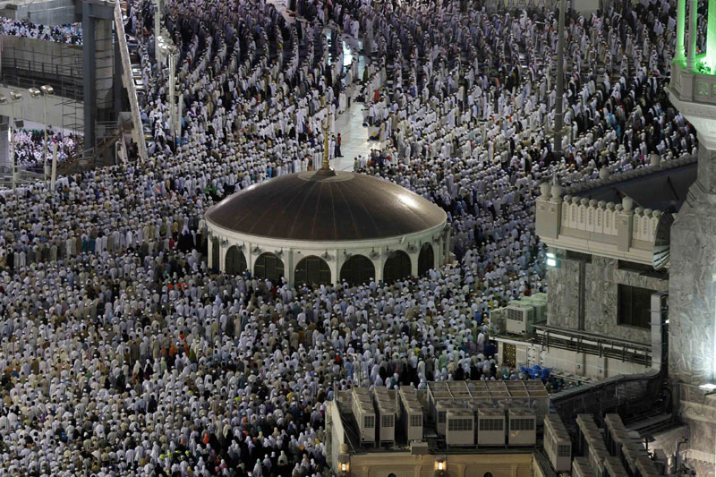 Muslims gather for annual hajj pilgrimage in Mecca