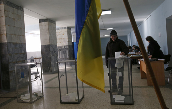 Ukraine's early parliamentary election kicks off