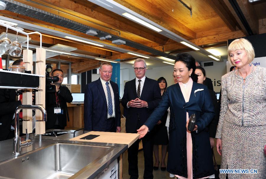 Peng Liyuan visits Massey University in Wellington, New Zealand