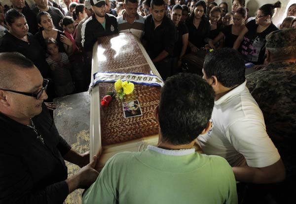 Slain beauty queen, sister buried in Honduras