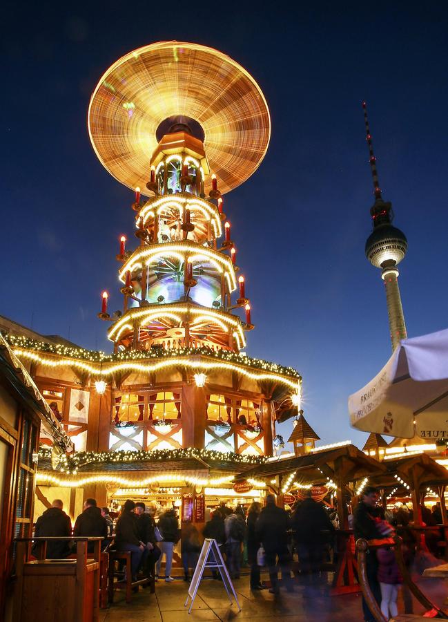 People visit Christmas market in Berlin