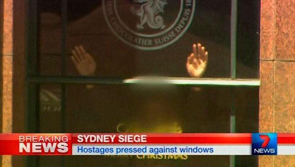 3 dead, including gunman, in Sydney siege