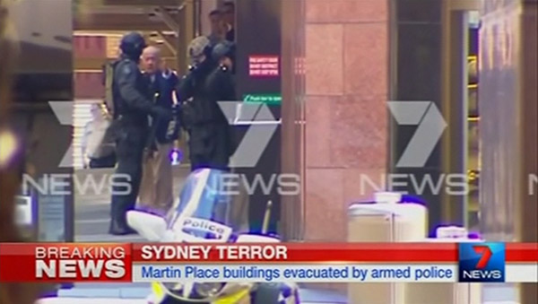 Hostages held in Sydney cafe