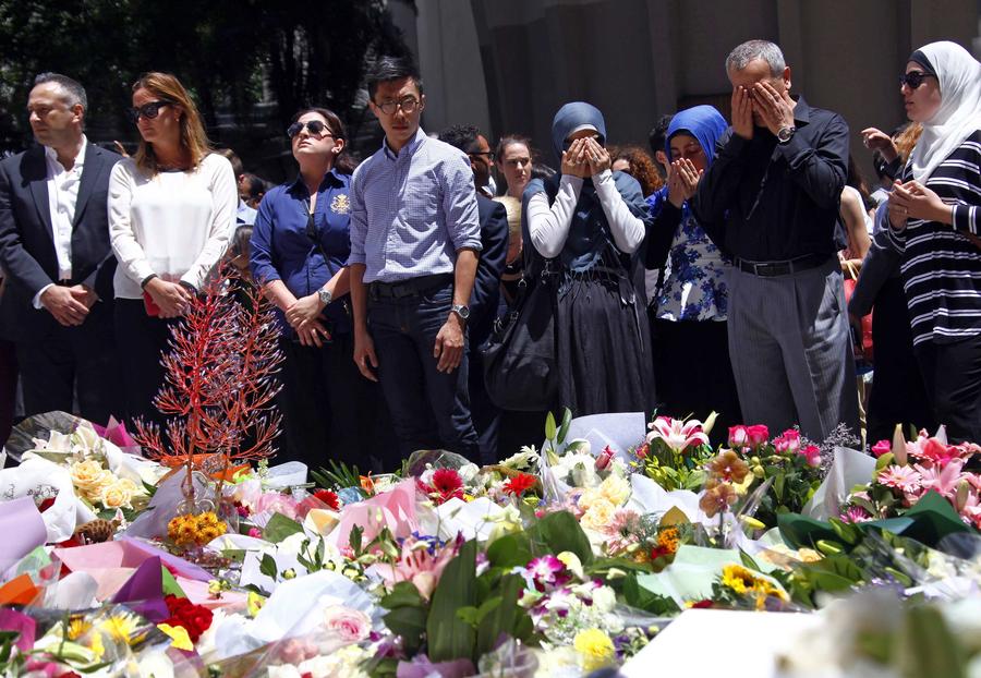 People pay floral tributes to Sydney siege victims