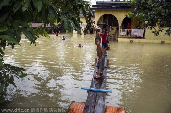 Flood in northern Malaysia worsens