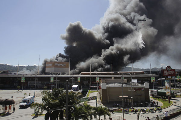 Fire occurs in El Salvador shopping mall