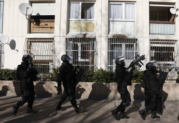 Gunmen fire on Marseille police as PM Valls visits city