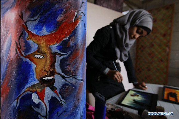Palestinian artists use house remains to form paintings