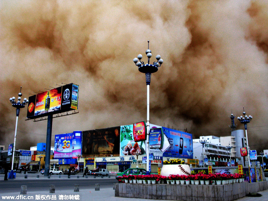 Sandstorms envelope global cities