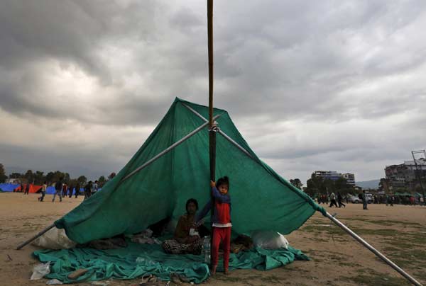 Nepalese seek help as aftershocks spread fear