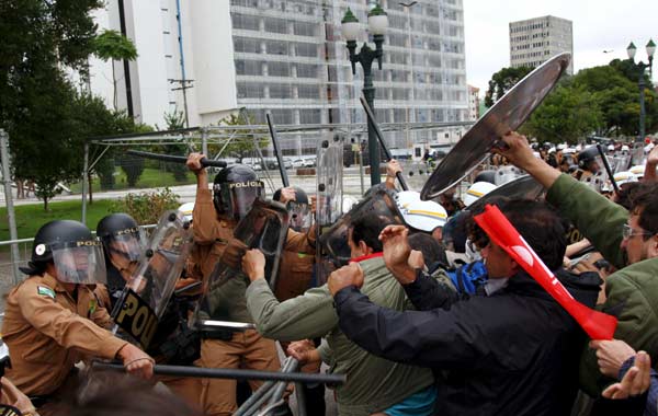 Over 150 injured in teachers' protest in Brazil