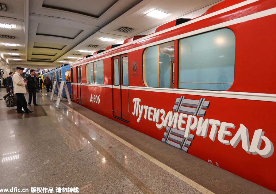 Retro train on display to mark 80th anniversary of Moscow metro