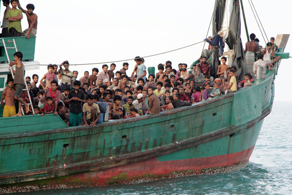 Malaysia, Indonesia to let 'boat people' come ashore