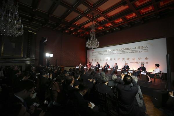 Premier Li joins Colombian president on cultural symposium