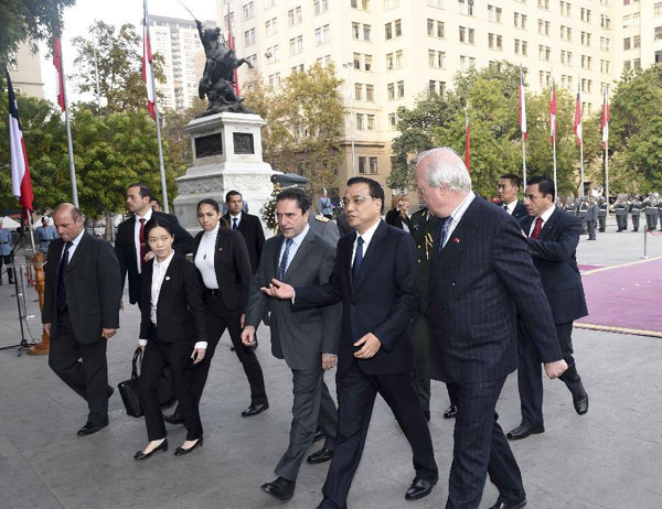 Chinese premier attends wreath-laying ceremony in Chile