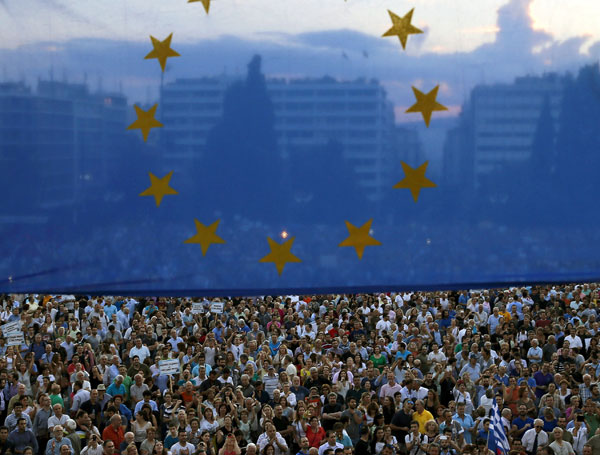 Greeks demonstrate in favor of eurozone