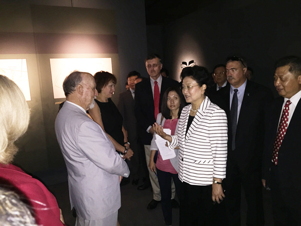 Liu visits Houston Museum of Natural Science