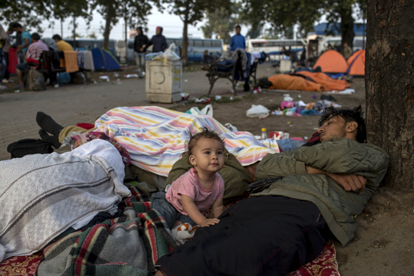 Thousands of Syrian refugees continue to reach Europe