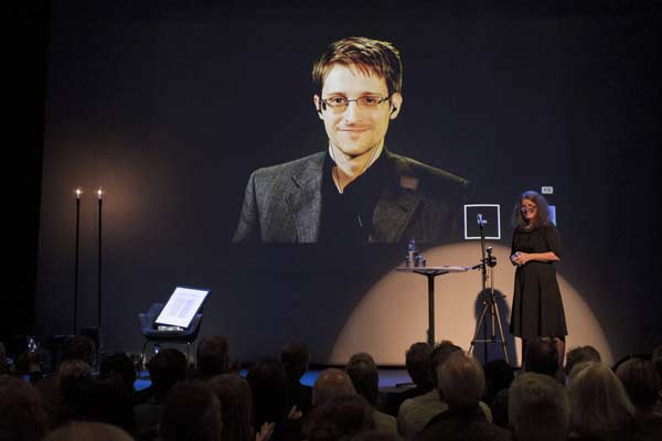 Snowden accepts Norwegian prize via video link from Russia