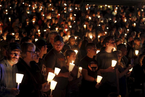 Candlelight vigil for Oregon shooting victims