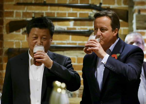 British PM Cameron treats President Xi to beer, fish and chips in English pub