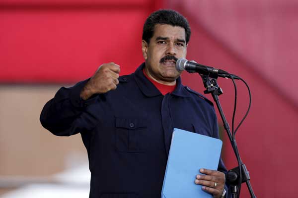 Fidel Castro congratulates Venezuelan leader despite setback