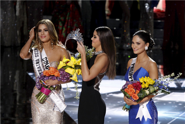 Miss Universe crowns wrong beauty queen in live TV gaffe