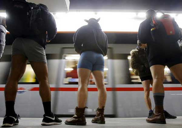 No Pants Subway Ride puts smile upon faces of fellow passengers