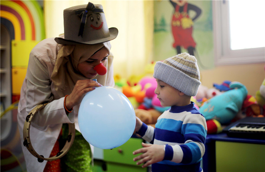 Clowns perform for patient children in Gaza
