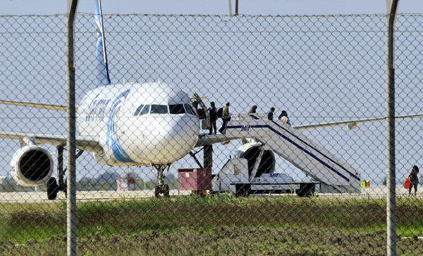 EgyptAir hijacker arrested; no one hurt