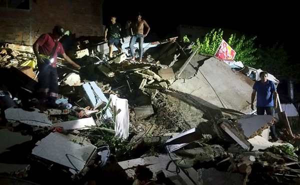Powerful earthquake kills 77 in Ecuador