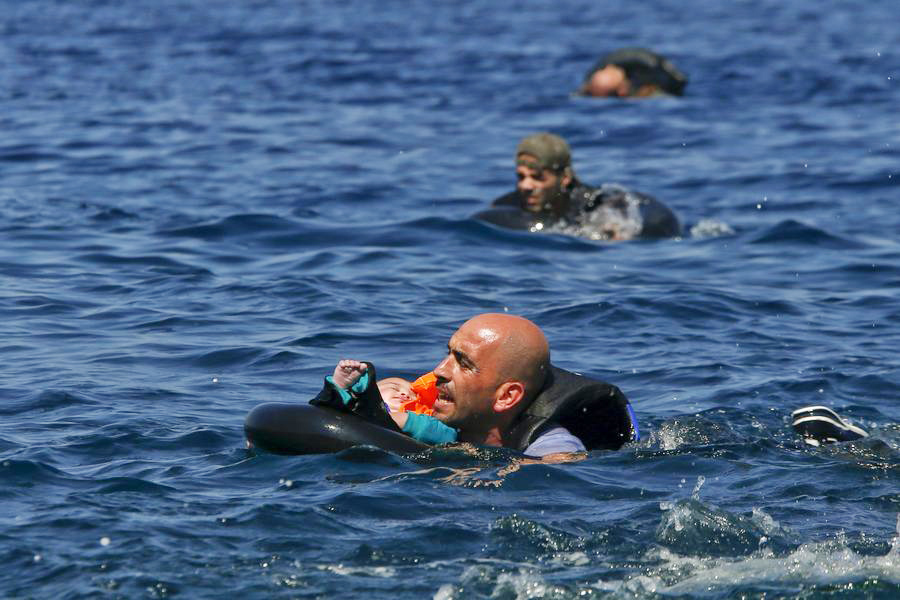 Reuters' Pulitzer-winning photos of migrant crisis in Europe