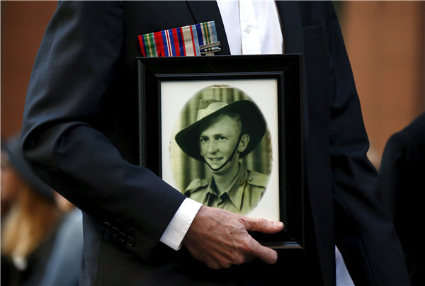 Australians mark Anzac Day despite thwarted terror plot