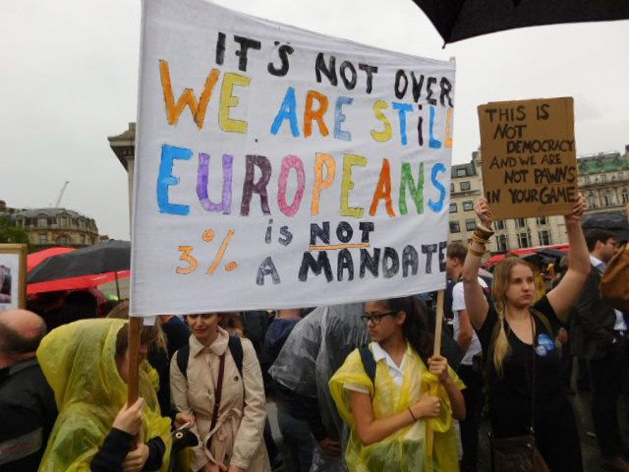 London protesters reject Brexit, stand with EU