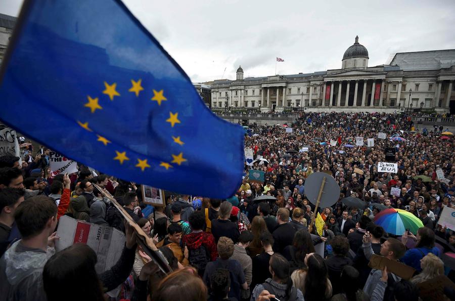 London protesters reject Brexit, stand with EU