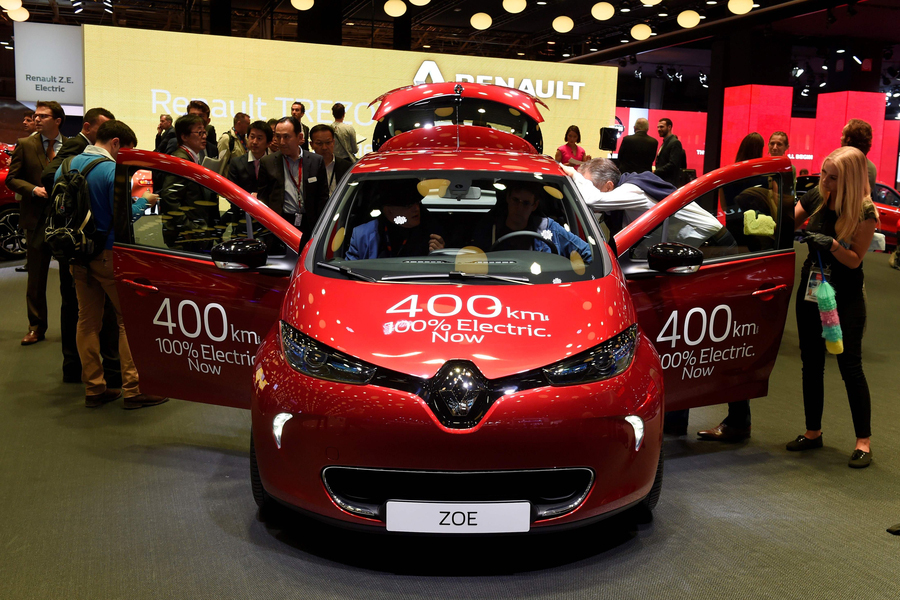 New energy cars shine at Paris Motor Show