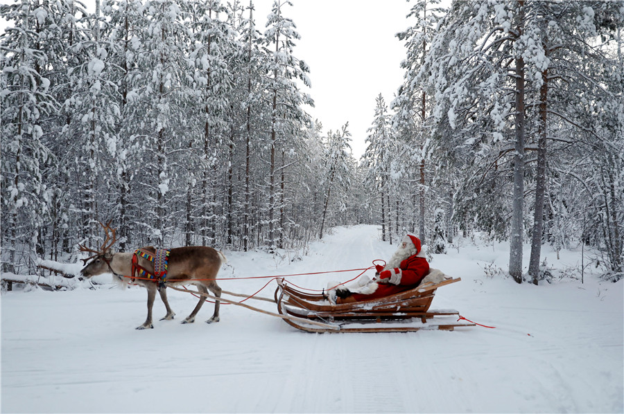In Lapland home, Santa prepares for Christmas