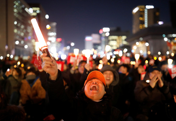 S.Korea's opposition presidential contender solidifies support ahead of impeachment ruling