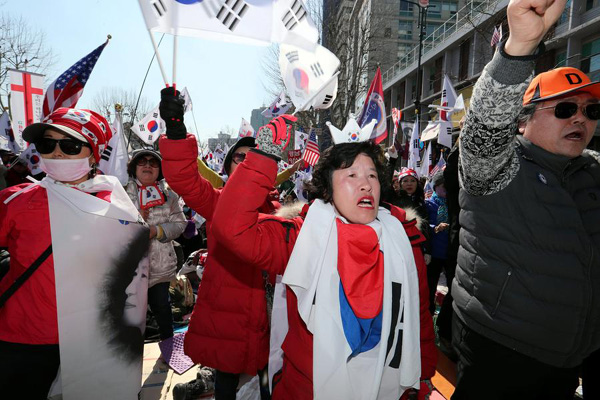 Two S.Korean participants die in pro-Park Geun-hye rally