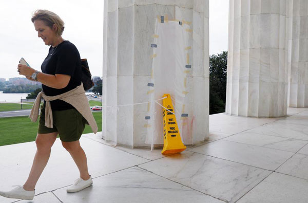 Lincoln Memorial in Washington defaced with expletive