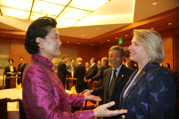 Liu Yandong and Susan Thornton meet in Washington