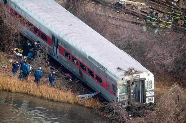 New York train derails, four dead, 63 injured: transit officials
