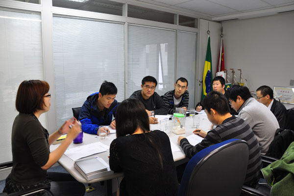 Portuguese language training helps Chinese businessmen in Brazil