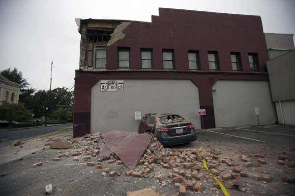 Quake rocks California wine country, 120 injured