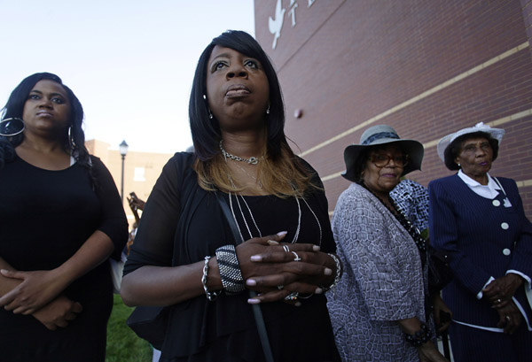 Mourners gather for funeral of slain black Missouri teen
