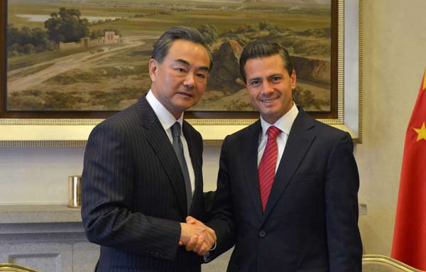 Chinese FM Wang Yi meets with Mexican president