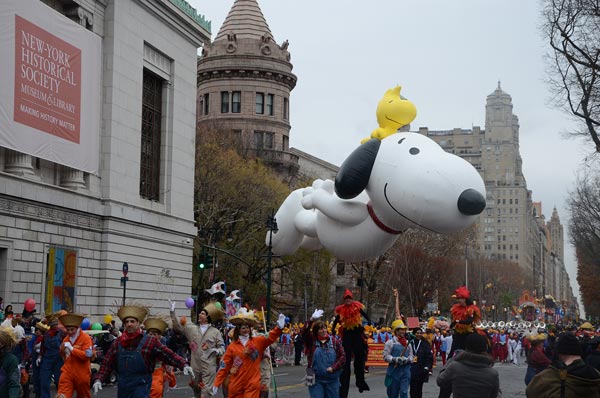 Chinese float gives joy at Macy's parade