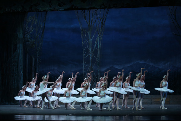 Cuban ballet prodigy brings show to China