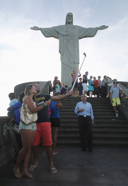 Selfie sticks get samba seal of approval
